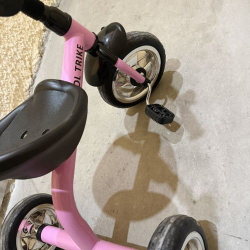 Children's Tricycle like new, fully functional