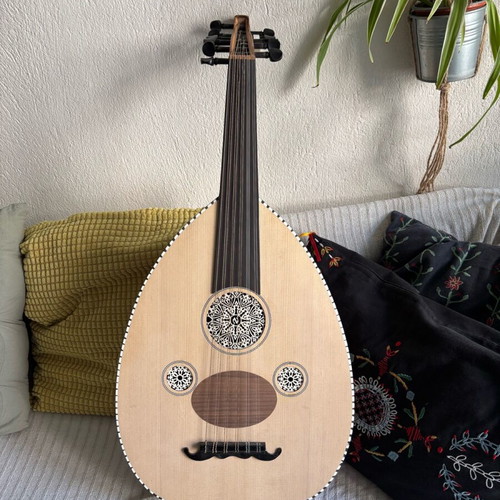 Oud like new from Istanbul with decorated rosettes
