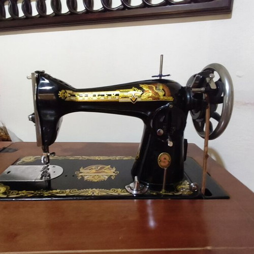 Singer sewing machine used, fully functional