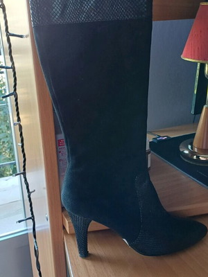 Leather boots like new, size 39, black
