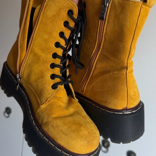 Boots size 40 like new, yellow orange