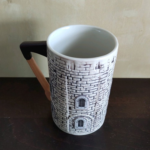Tower of London mug like new with axe handle