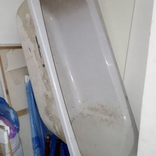 Ideal Standard acrylic bathtub, unused, small corner chip
