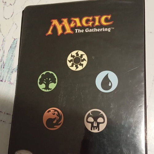 MTG Card Binder with 90 Slots like new
