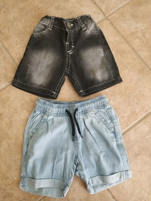Boy shorts 12 months like new, set of 2 pieces
