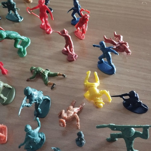 Military figures and vehicles like new