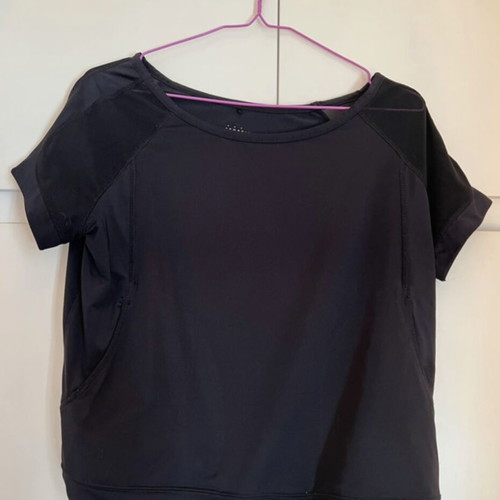 Bershka black short-sleeve sports shirt new with elastic hem