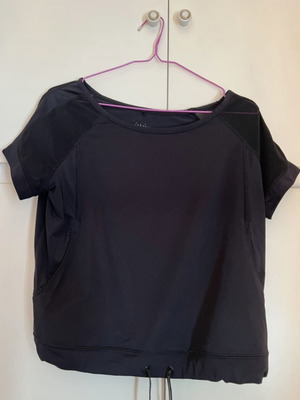 Bershka black short-sleeve sports shirt new with elastic hem