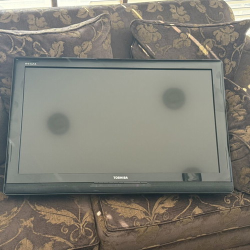 Toshiba 36 inches TV like new, with stand, no remote