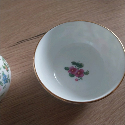 Crown Staffordshire Fine Bone China milk jug and sugar bowl set like new