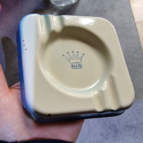 Enameled ashtray used, old and beautiful, size 12x12