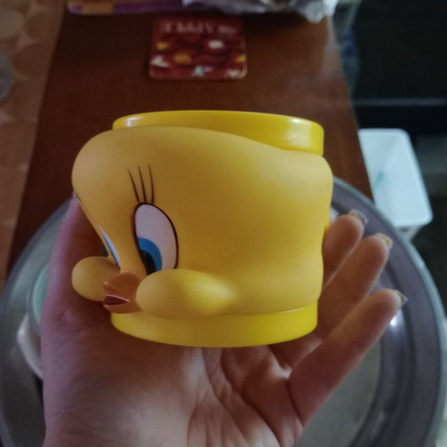 Looney Toons collectible mugs like new, set of two
