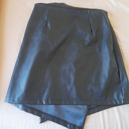 Wrap skirt like new, black leatherette, size S