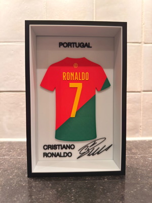 Football frame Cristiano Ronaldo like new, plastic