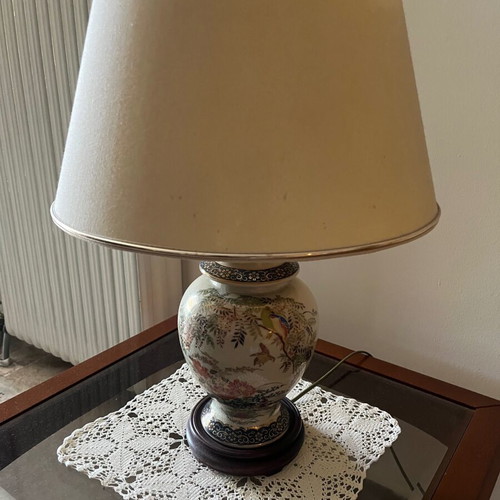 Chinese lamps like new, set of 2 with wooden bases