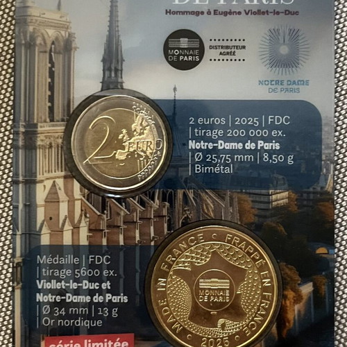 Notre-Dame de Paris Coincard 2€ with mini medal new