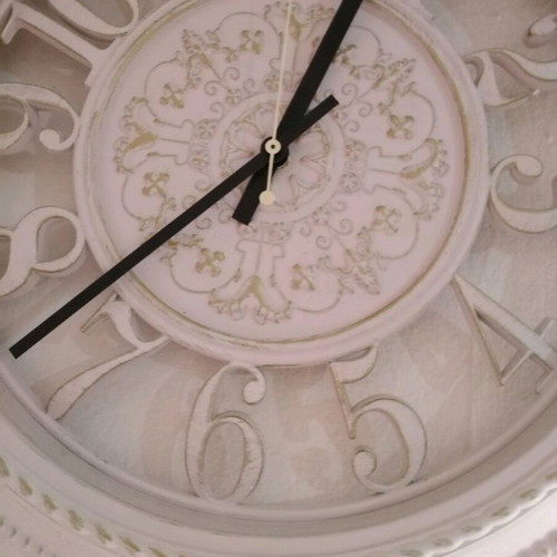 Wall clock 41cm shabby chic white-pink with subtle gold details like new
