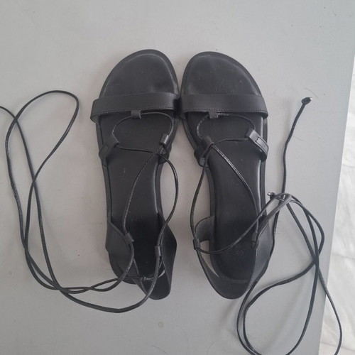 Lace-up sandals size 40 black, like new, synthetic leather