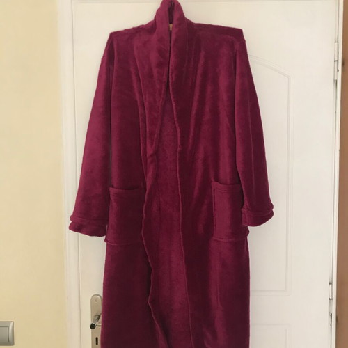 Long burgundy robe like new