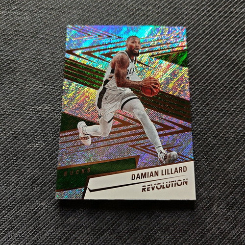 Base card Damian Lillard Revolution NBA 24/25 new, authentic