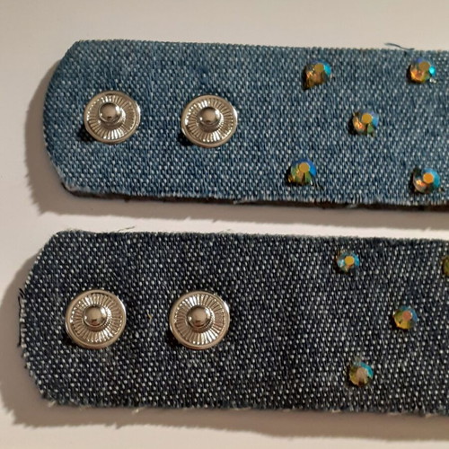 Pack of 135 denim and faux leather bracelets with rhinestones