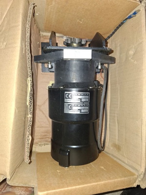 Lewmar BAV Int Mamba 12V motor new with relay for autopilot