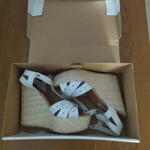 Pargiana leather platform sandals size 39 like new, white beige