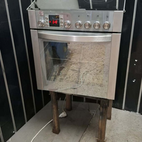 Pitsos Electric Stove like new, fully functional