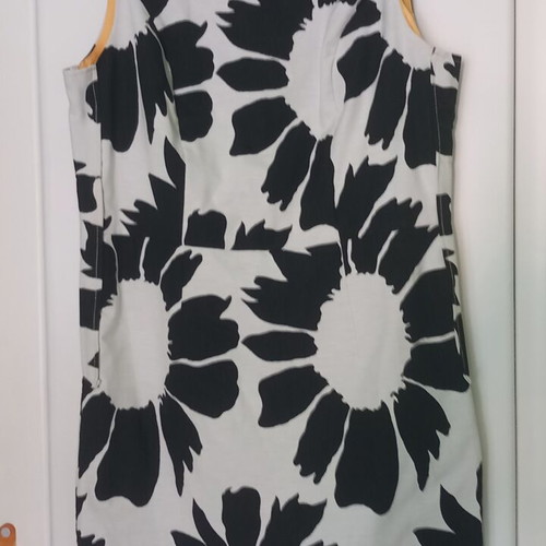 Sleeveless women's dress XL like new, black and white floral pattern