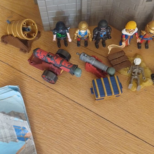 Playmobil 6000 Royal Lion Knights Castle used with extra knights and accessories