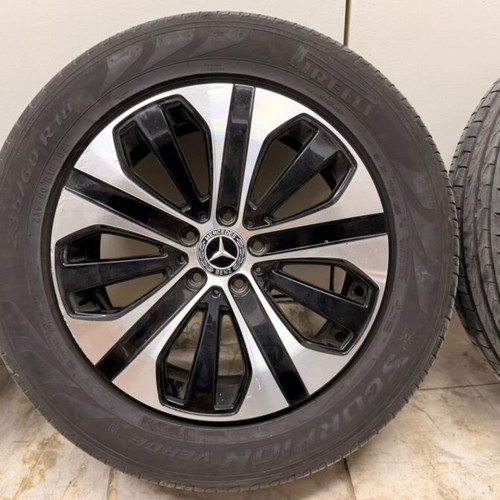 Mercedes-Benz 18" alloy wheels with Pirelli Scorpion Verde tires