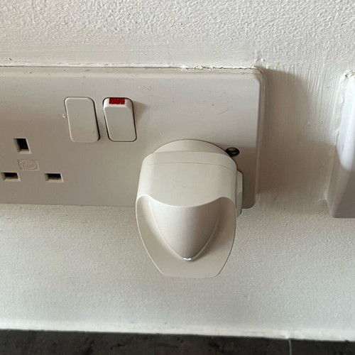 Travel adapter UK to USA (Type B) like new