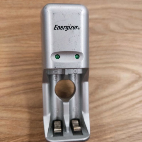 Battery charger for rechargeable batteries used