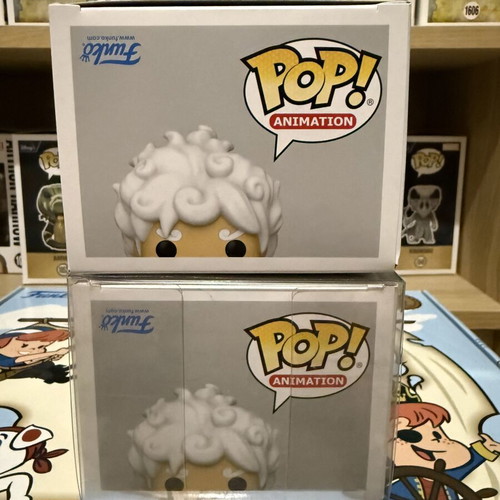 Funko POP! One Piece Luffy Gear Five #1607 and Chase new in box