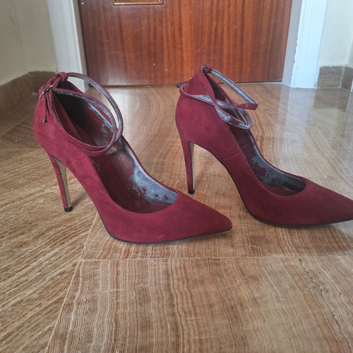 Sante high-heeled burgundy velvet pumps like new, size 39