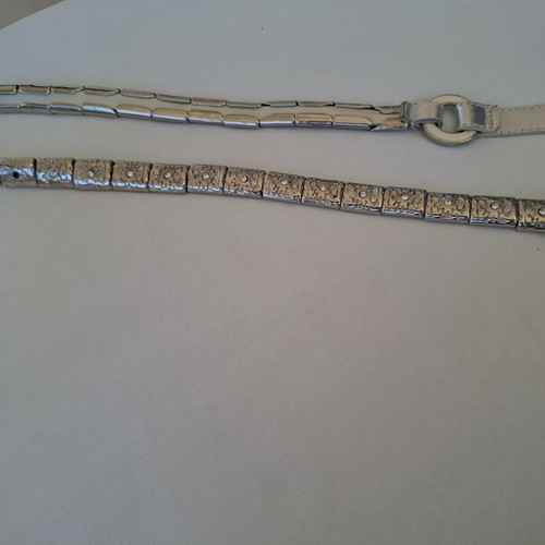 Women's belt silver color leather used