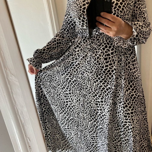 Black and white dress medium/large new, loose maxi snake print