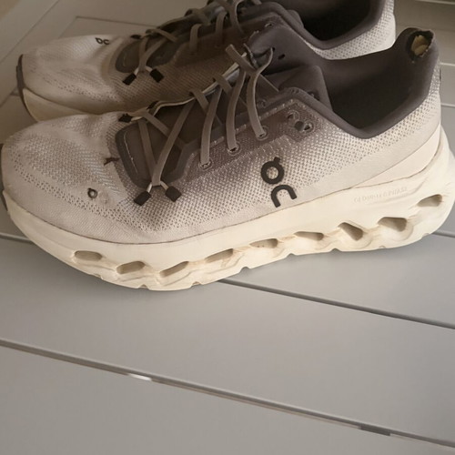 On Cloudsurfer Athletic Shoes like new, size 41