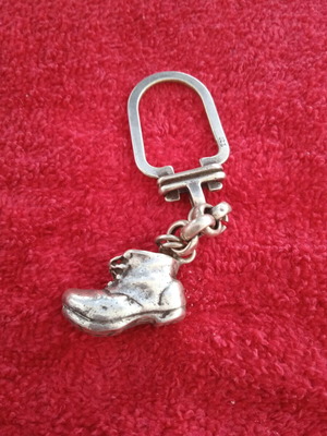 Silver (925) carved vintage boot keychain like new
