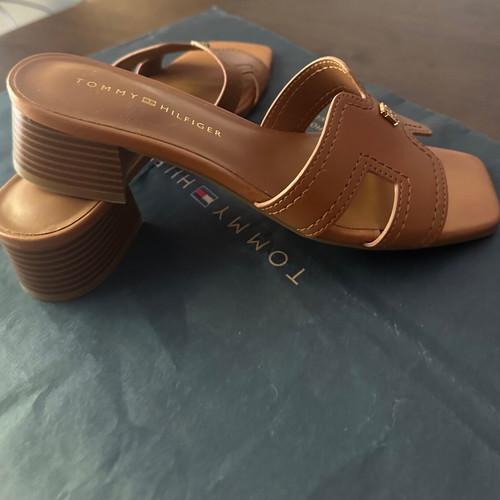 Tommy Hilfiger platform sandals size 38, camel