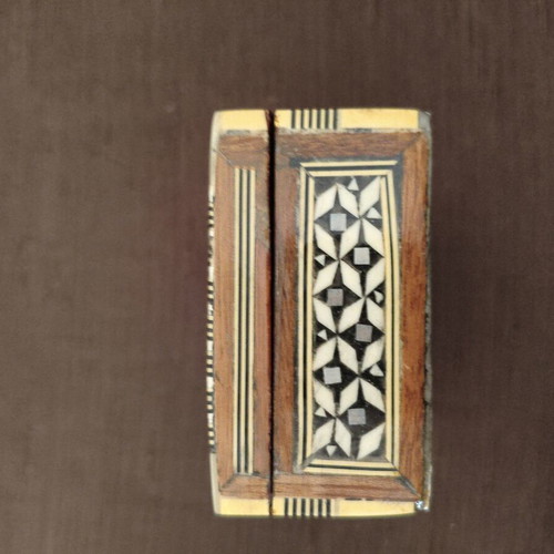 Handmade Moroccan jewelry box used with mother of pearl inlay and velvet lining