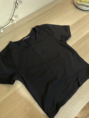 Stradivarius black short-sleeve t-shirt used, size M
