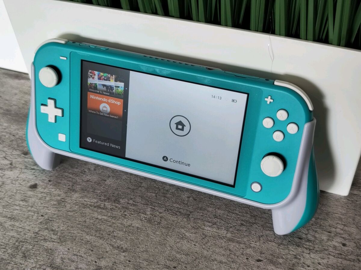 Nintendo Switch Lite like new with… - € 180,00 - Vendora.cy