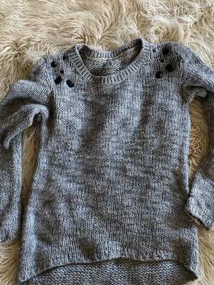 Bershka women's gray knitted sweater XL like new with black stones