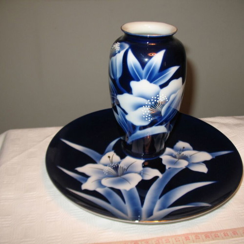 Tajimi Pottery vase and plate set like new, cobalt blue
