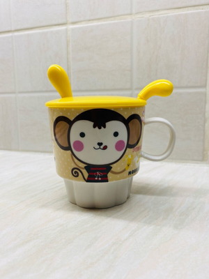 Ceramic mug new with plastic lid and spoon
