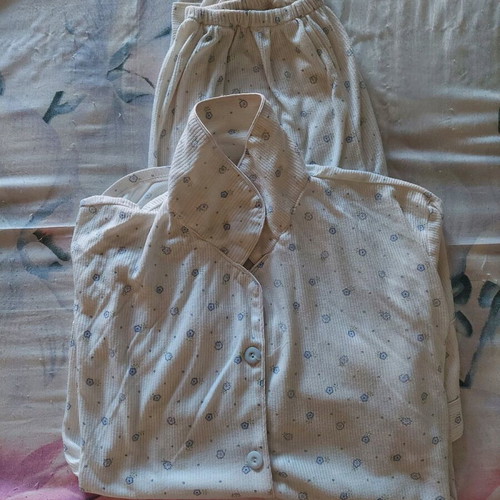 Sakura white pajamas set like new, size L