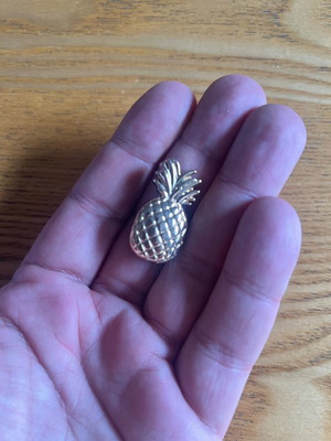 Pineapple Pin for Crocs like new, gold color
