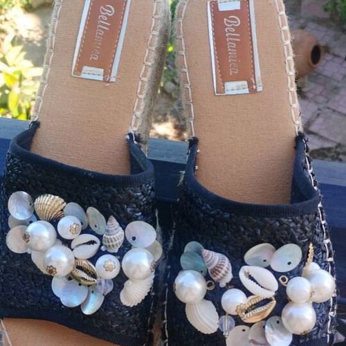 Summer slippers like new, decorated with shells size 39 black