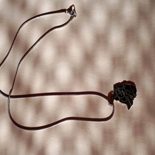 Pendant and chain shaped like Africa new